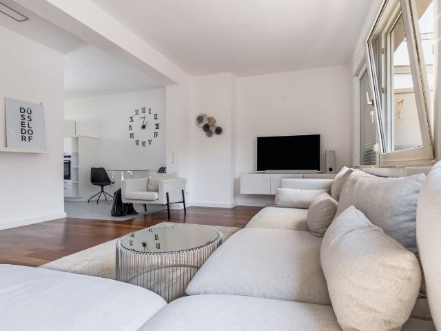 Cozy & neat suite with balcony, Dusseldorf Amsterdam Apartments for Rent