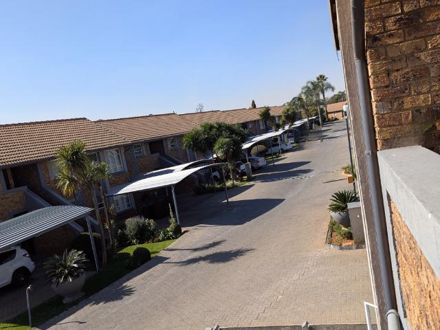 Cozy oasis 15 mins from Airport