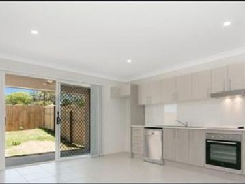 Cozy One Bedder in Flinders View!