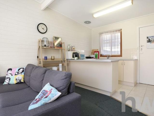 Cozy One Bedroom Living in a Prime Herne Hill Location