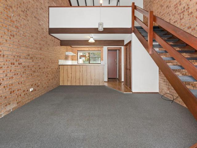 Cozy open plan unit in Lake Illawarra