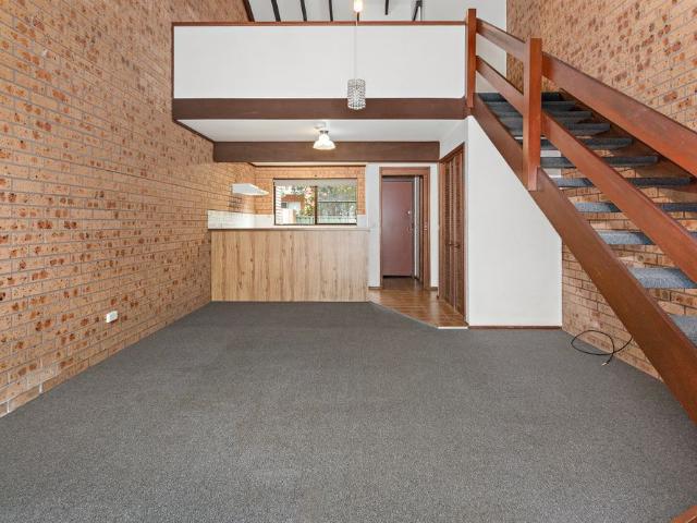 Cozy open plan unit in Lake Illawarra