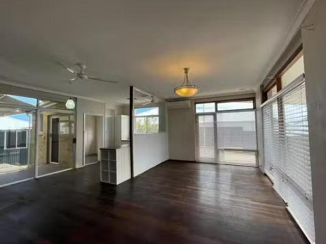 Cozy A/145 Safety Bay Road, Shoalwater, WA 6169