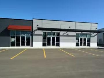 Just in! Avenue, Edson, AB, T7E 1L6 commercial for lease Li.