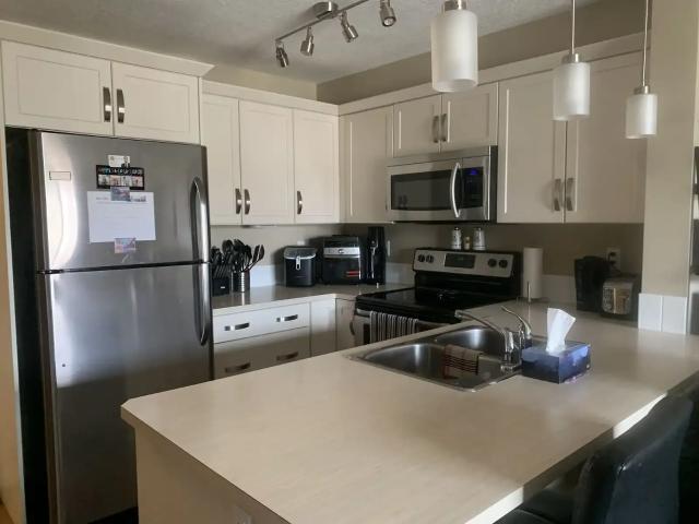 Cozy and beautiful 2 bedroom and 1 bath condo — 2 Bedrooms Condo Unit