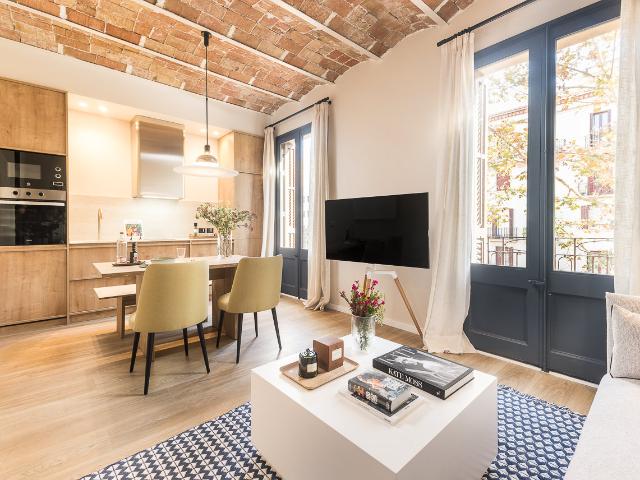 Cozy and bright apartment in L'Eixample