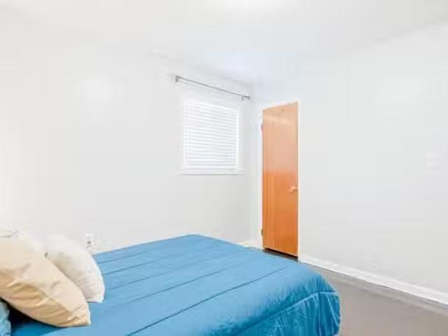 Cozy and Bright Stone Mountain Home Furnished, Secure & Spaci.