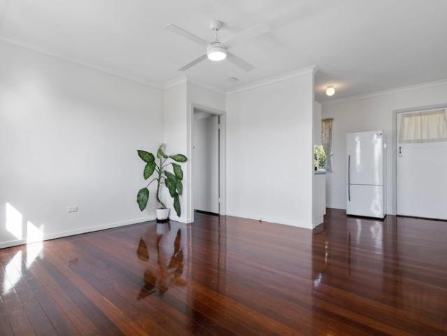 Cozy and Homely Live the Paddington lifestyle with cafes and shops within walking distance