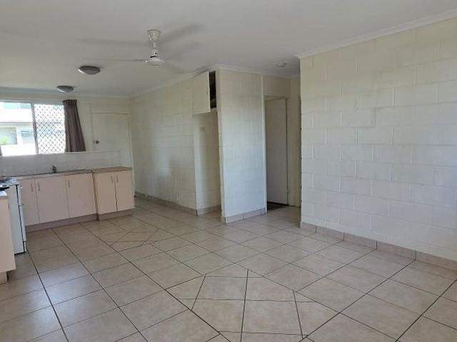 Cozy and Neat 2 Bedroom Unit in Convenient Currajong Location!