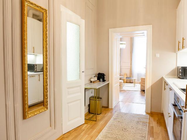 Cozy apartment/2 min to metro/4 stops to center, Vienna Amsterdam Apartments for Rent