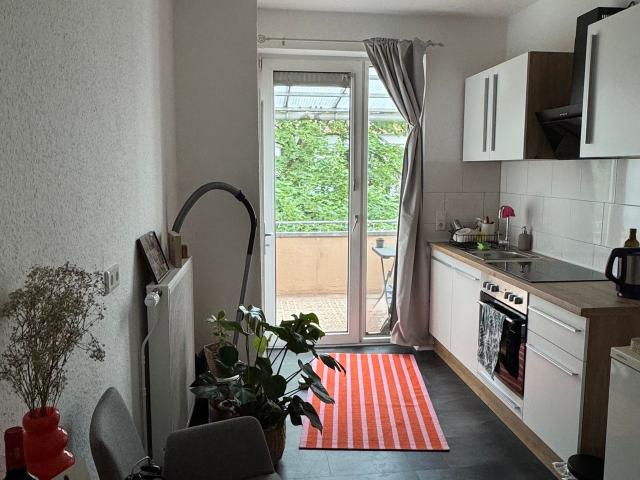 Cozy apartment with balcony in a central location, Hannover Amsterdam Apartments for Rent
