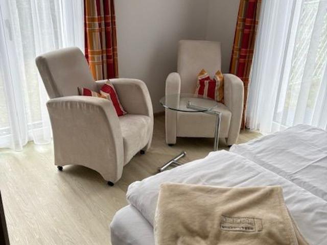 Cozy apartment with weekly cleaning service & fitness studio in the house, perfect location in Bogenhausen, Munchen Amsterdam Apartments for Rent