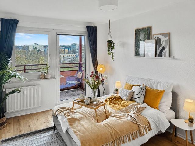 Cozy Apartment direct in the City huge balcony, Chemnitz Amsterdam Apartments for Rent