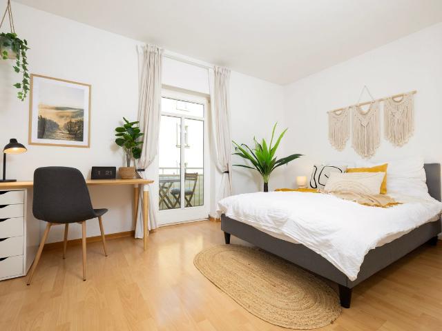 Cozy Apartment direct in the City huge balcony, Dresden Amsterdam Apartments for Rent