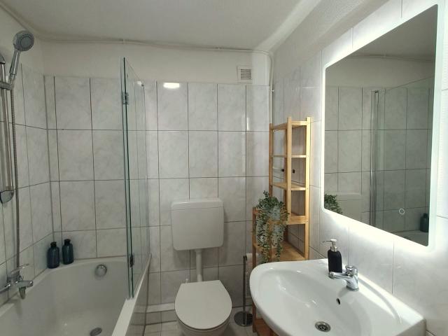 Cozy Apartment in Herne near to Bochum, Gelsenkirchen, Dortmund and Essen for up to 4 Guests | WiFi | Washing Machine, Herne Amsterdam Apartments for Rent
