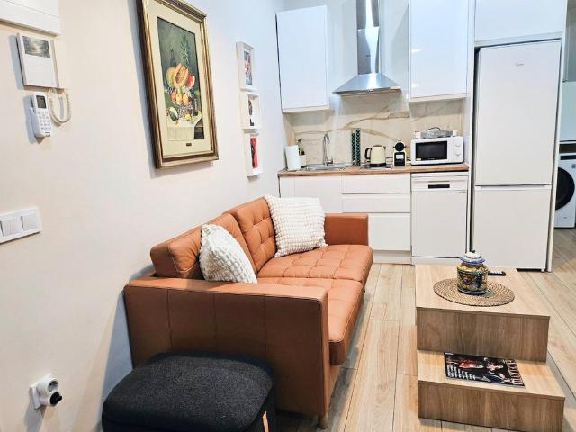 Cozy apartment near Atocha by beBalmy