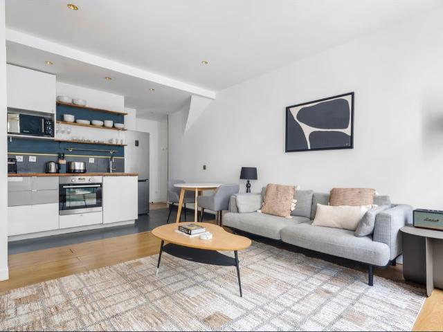 Cozy apartment near the Arc de Triomphe, Paris Amsterdam Apartments for Rent