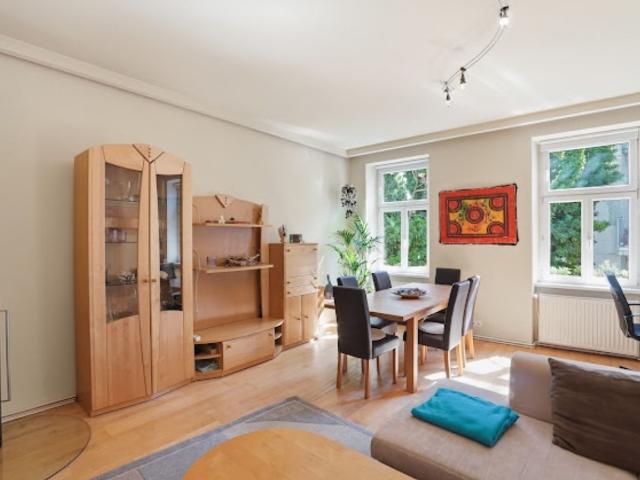 Cozy apartment next to Augarten with your own yard