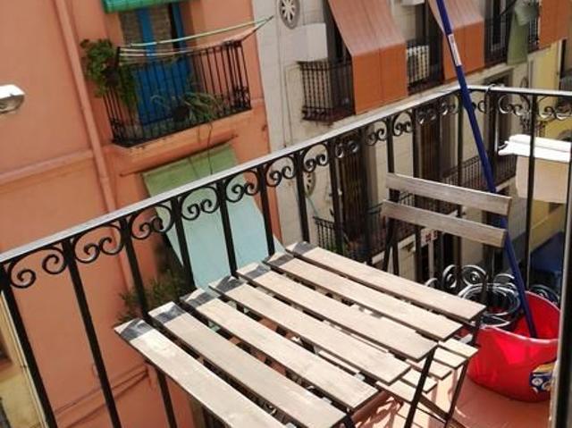 Cozy apartment right by the Barceloneta beach