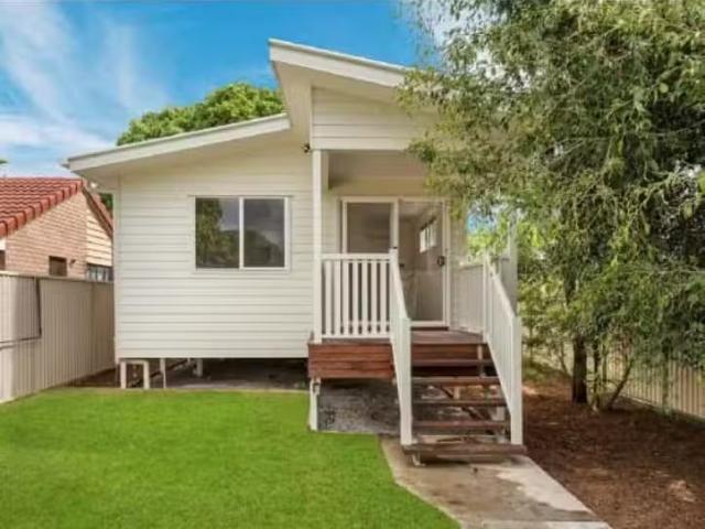 Unique B/24 Staydar Crescent, Meadowbrook, QLD 4131