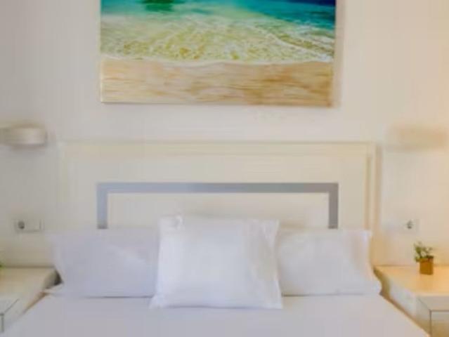 Cozy Beachfront 1 Bedroom Apartment in Cala Millor