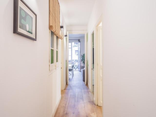 Cozy bedroom in amazing shared flat in Eixample