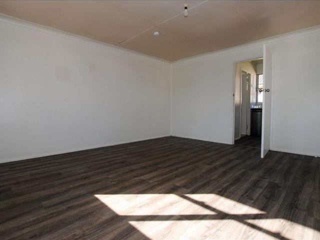 Cozy Bedsitter in Prime Location & Walking Distance to Town!
