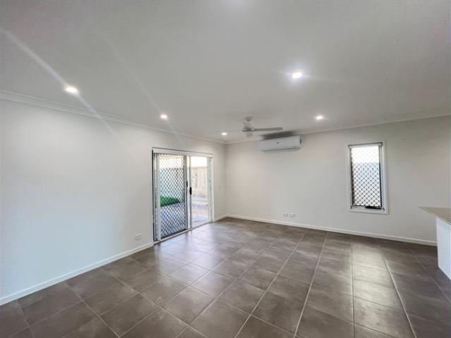 Cozy Brand new home in 9 Redcomb Drive, Park Ridge