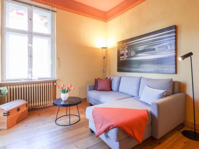 Cozy & bright 2 room old building apartment with balcony in Schöneberg near Insbrucker Platz