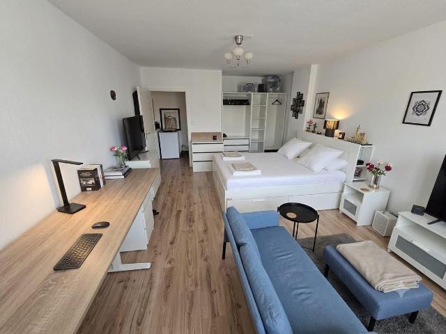 Cozy bright home in Düsseldorf Gerresheim with Balcony, Dusseldorf Amsterdam Apartments for Rent