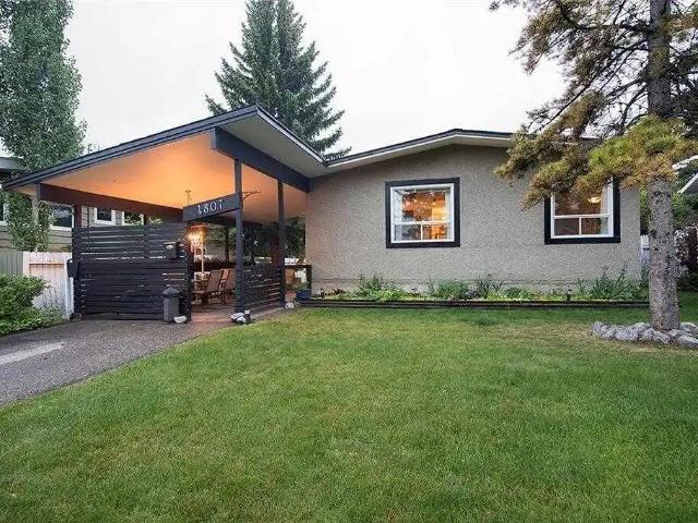 Cozy & Bright Legal Basement Suite in Glenbrook SW