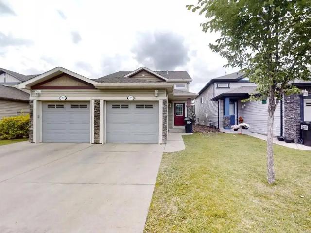 Cozy & Bright One level 3 bed/1bath half duplex home available immediately!