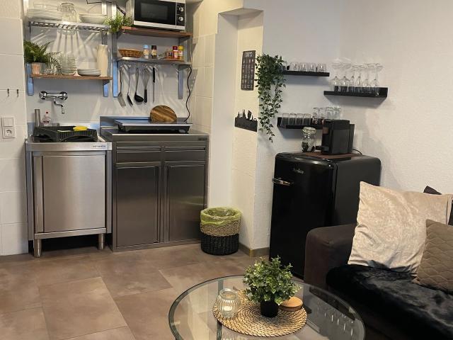 Cozy, bright suite located in Köln, Koln Amsterdam Apartments for Rent
