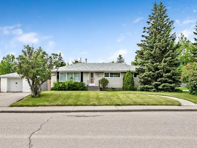 Cozy Character Home with Tons of Parking, Close to Downtown in Glendale SW