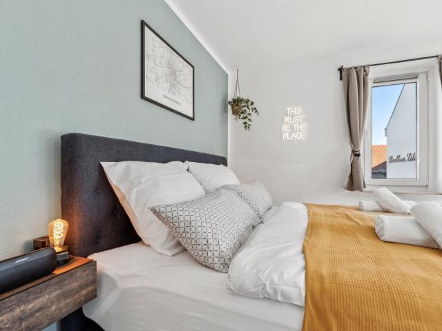 Cozy City Studio with Rooftop Terrace & Parking