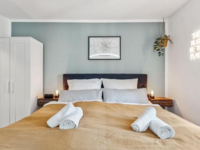 Cozy City Studio with Rooftop Terrace & Parking, Braunschweig Amsterdam Apartments for Rent