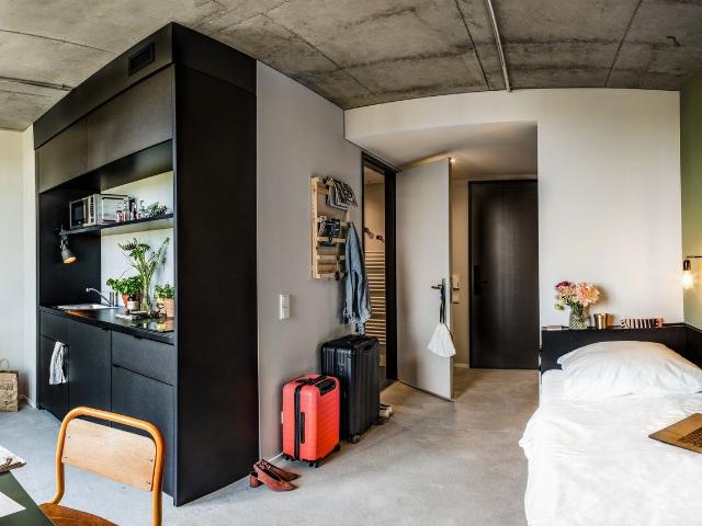 Cozy Classic SHORT Term apartment in Berlin, Mitte Wedding, Berlin Amsterdam Apartments for Rent