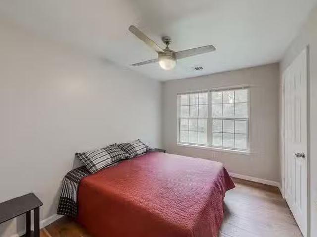 Cozy & Comfortable Atlanta Home with Dining Area Homey Atmosph.