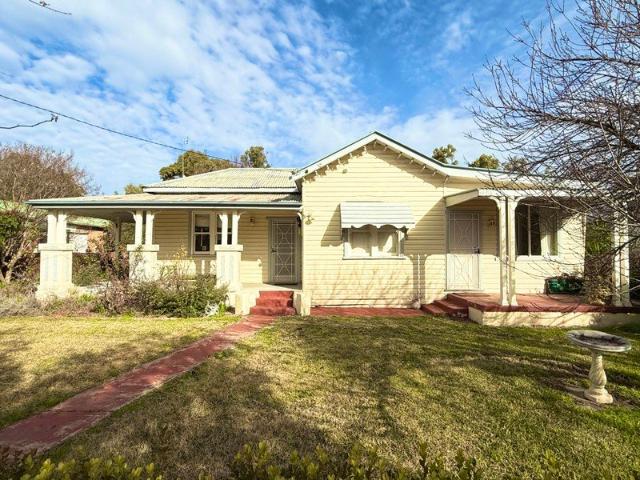 COZY COTTAGE STYLE HOME FURNISHED PROPERTY
