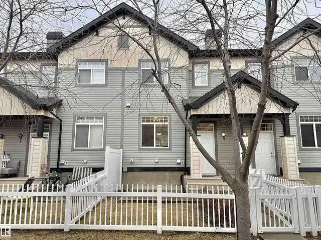 Cozy dual master bedroom townhouse in Hamptons for rent — 2 Bedrooms Townhouse