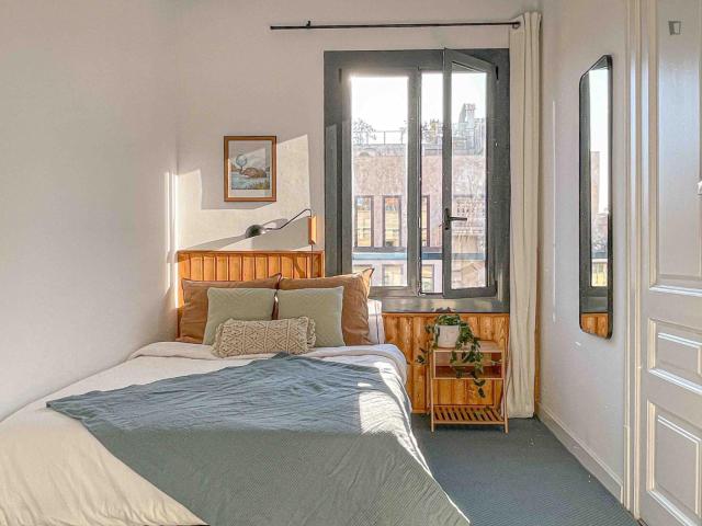Cozy double bedroom in coliving in central Barcelona