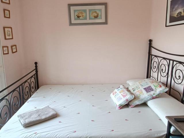 Cozy double bedroom in Sarrià Sant Gervasi