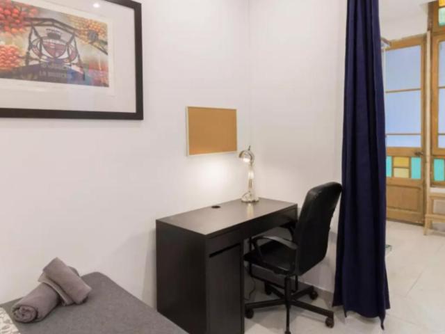 Cozy double ensuite bedroom near Hostafrancs metro station