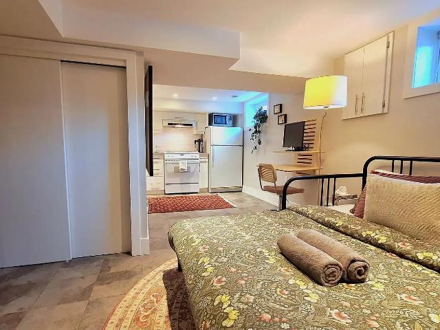COZY FURNISHED BACHELOR STUDIO SUITE