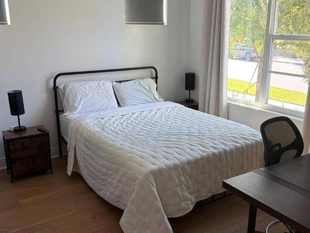 Cozy furnished bedroom for rent