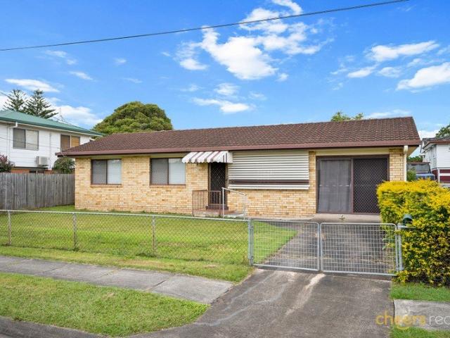 Cozy Family Home in ACACIA RIDGE !