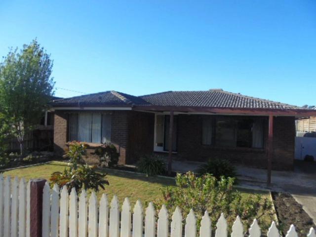 Cozy family home in perfect location!
