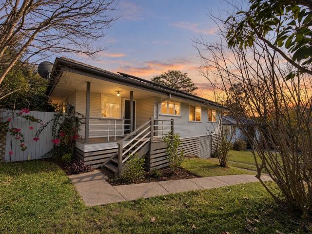Cozy Family Living in Keperra
