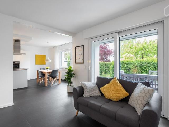 Cozy, fantastic flat located in Stuttgart, Stuttgart Amsterdam Apartments for Rent