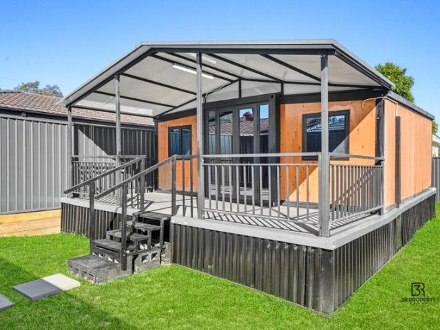 COZY GRANNY FLAT WITH ELECTRICITY & WATER INCLUDED!
